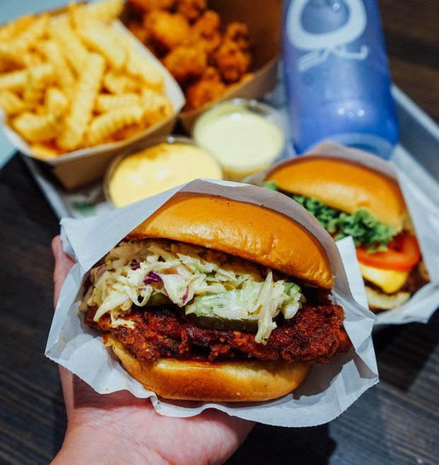 shake-shack-singapore-dark-meat-hot-chicken-burger